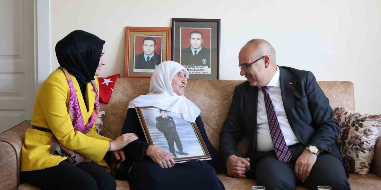 Ağrı Valisi Koç’tan şehit annesine Anneler Günü ziyareti