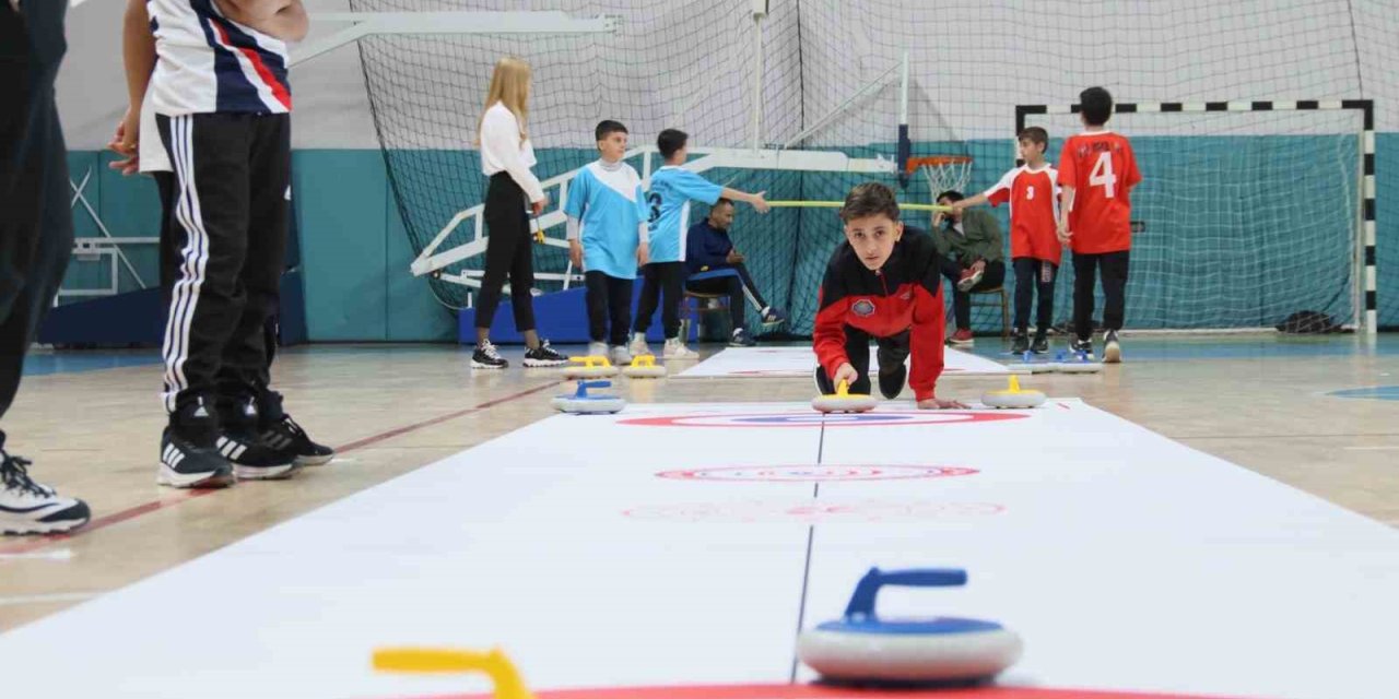 Elazığ’da 45 takım Floor Curling müsabakalarında buluştu