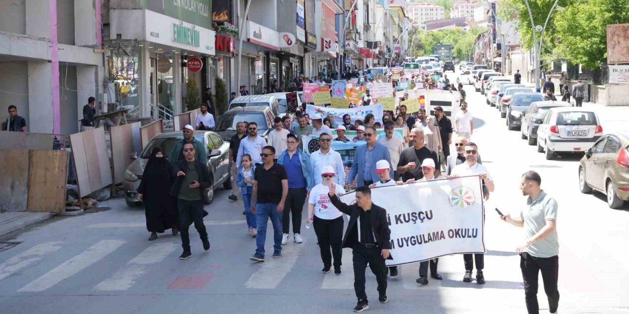 Muş’ta özel bireyler için farkındalık yürüyüşü düzenlendi