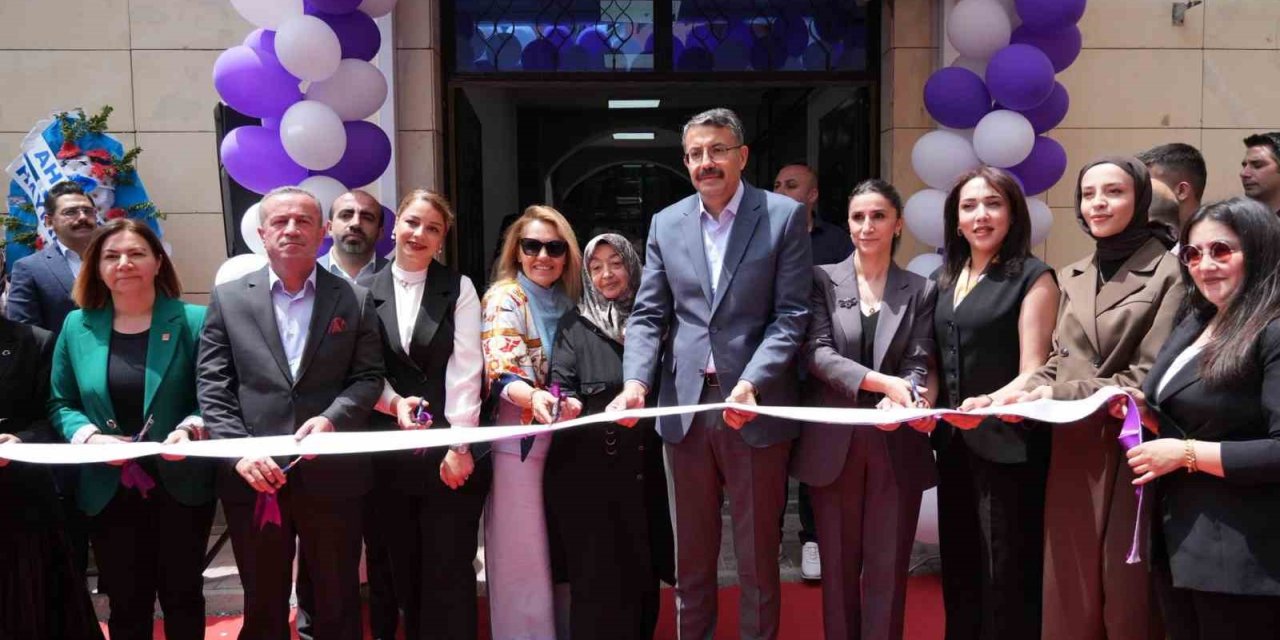 Hakkari’de 25 kadın girişimcinin kurduğu mağazaların açılışı yapıldı