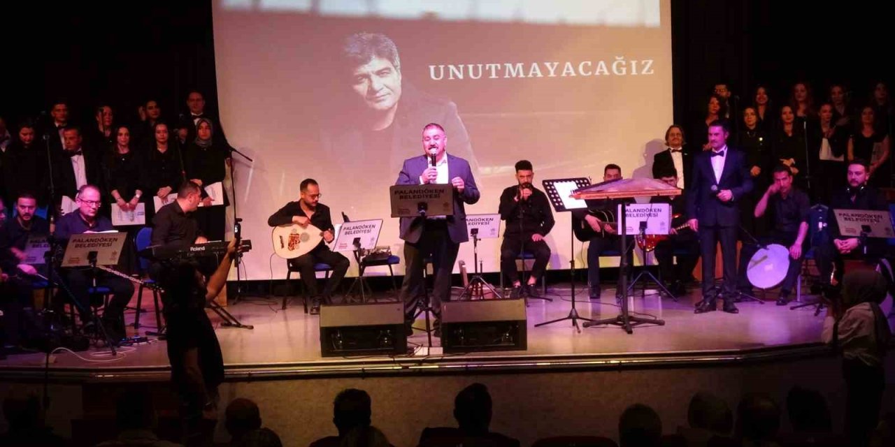 İbrahim Erkal sevgisi, salona sığmadı