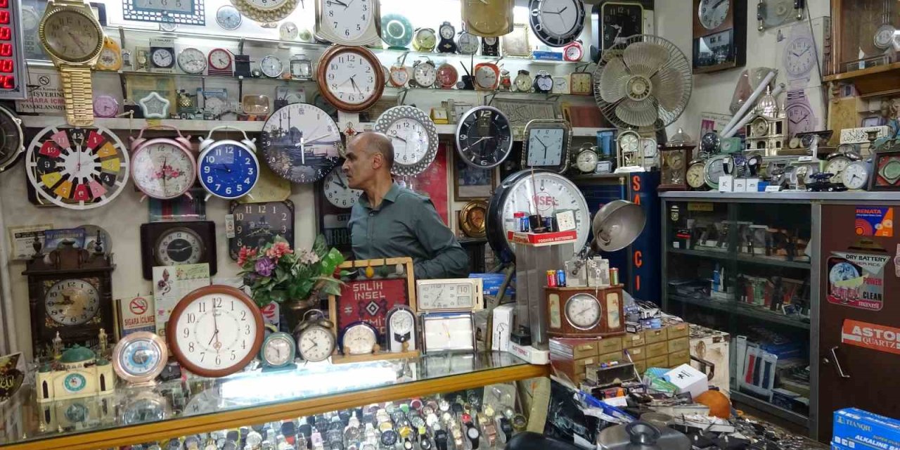 Asırlık saatler Vanlı ustanın elinde yeniden hayat buluyor