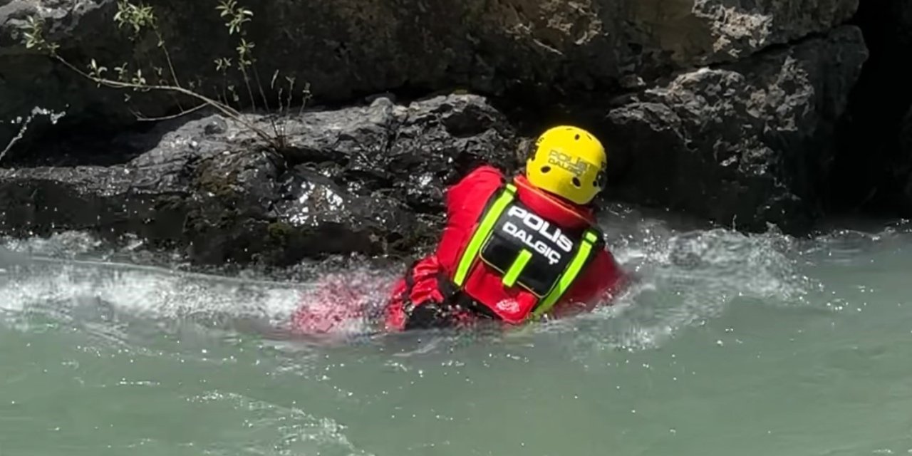 Arkadaşlarıyla dereye giren 16 yaşındaki çocuktan 3 gündür haber alınamıyor