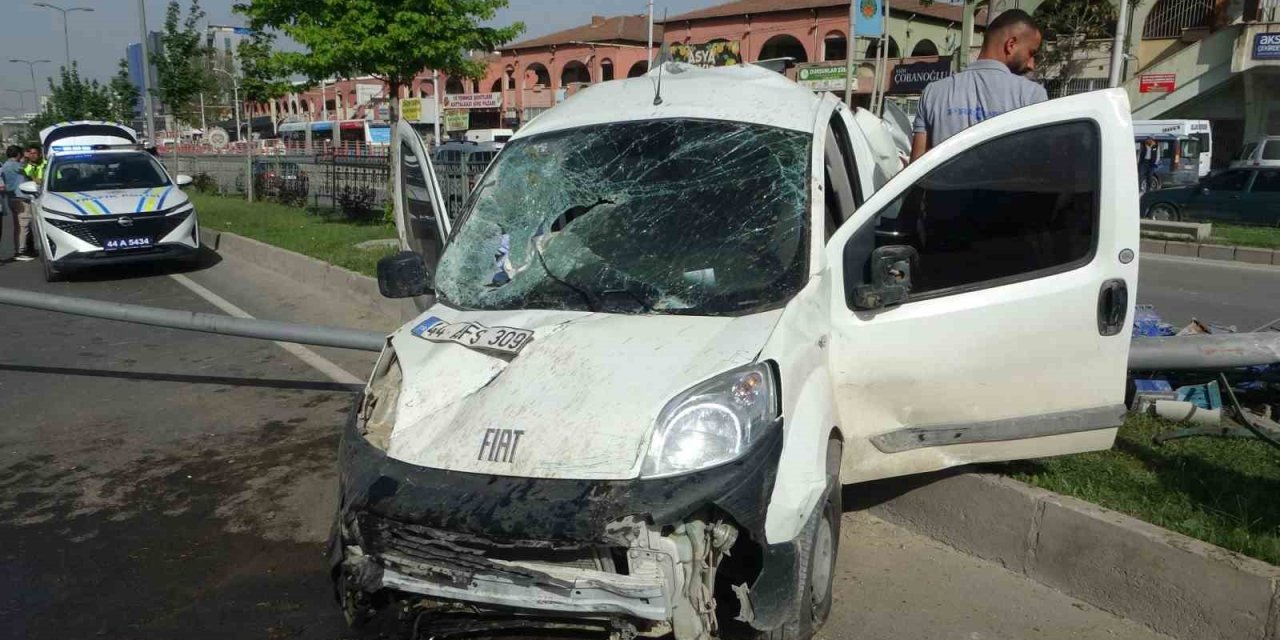 Malatya’da 5 araçlı zincirleme kaza: 3 kilometrelik kuyruk oluştu