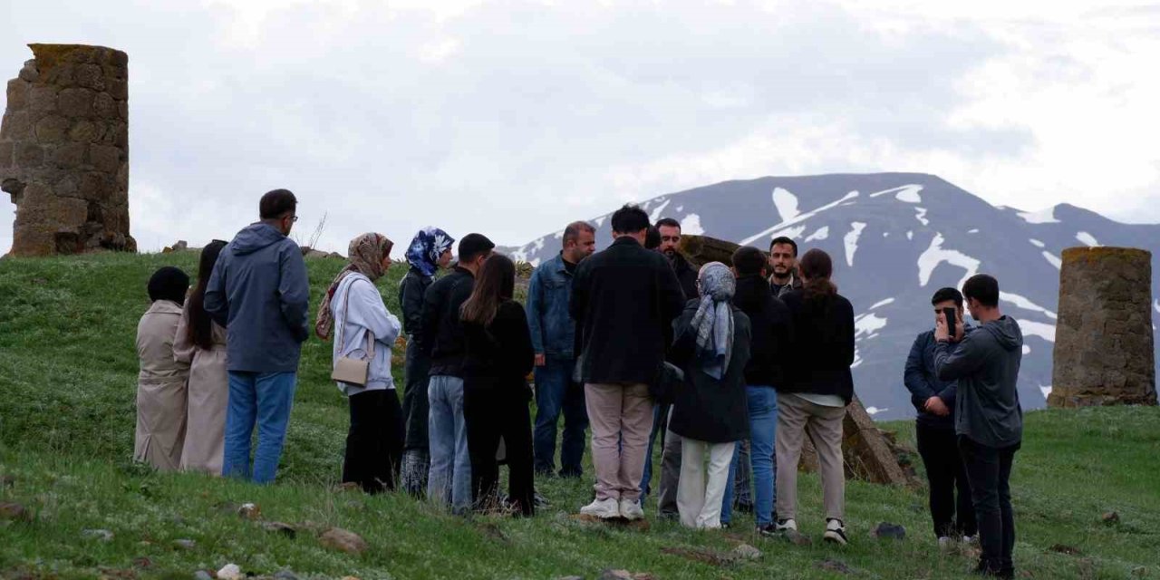 Tabyalarda tarih dersi