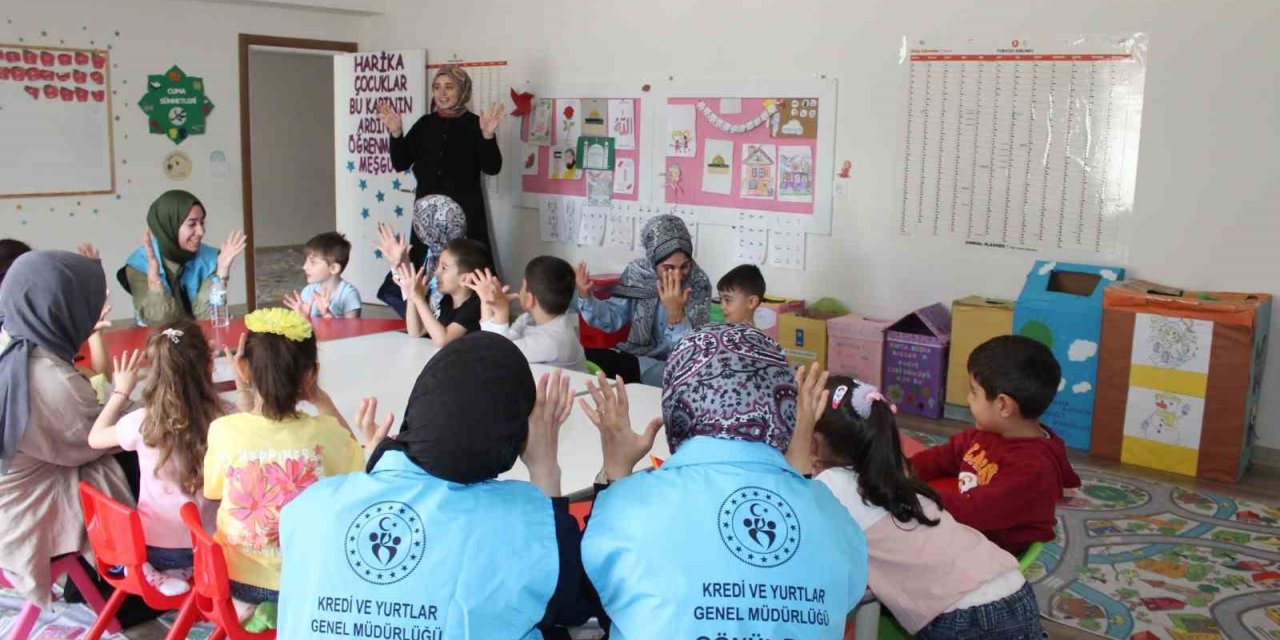 Gönüllü öğrencilerden ’Hayata Renk Kat’ projesi