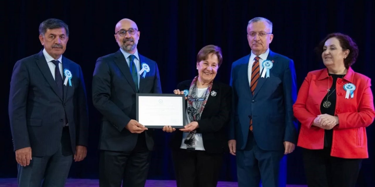 Eczacılık Fakültesi akreditasyon belgesi takdim töreni düzenlendi