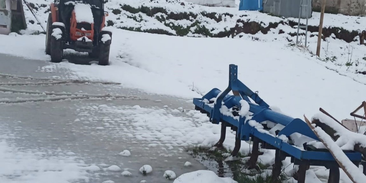 Aşkale’de kar sürprizi