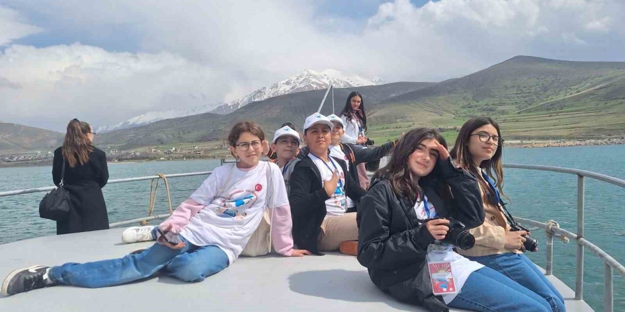Çocuklar Van’ı fotoğraflıyor