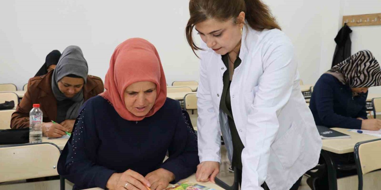 Okuma yazma kursları ile geleceğe güvenle bakıyorlar