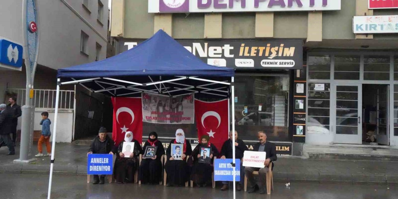 Evlat nöbetinde gözyaşları yerini umuda bıraktı