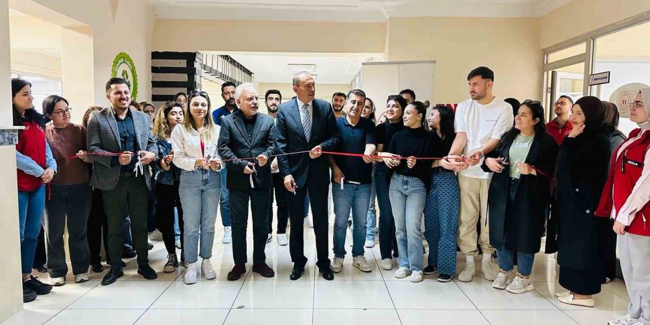 Van’da ‘Tiyatro Dekorları Maket Sergisi’ açıldı