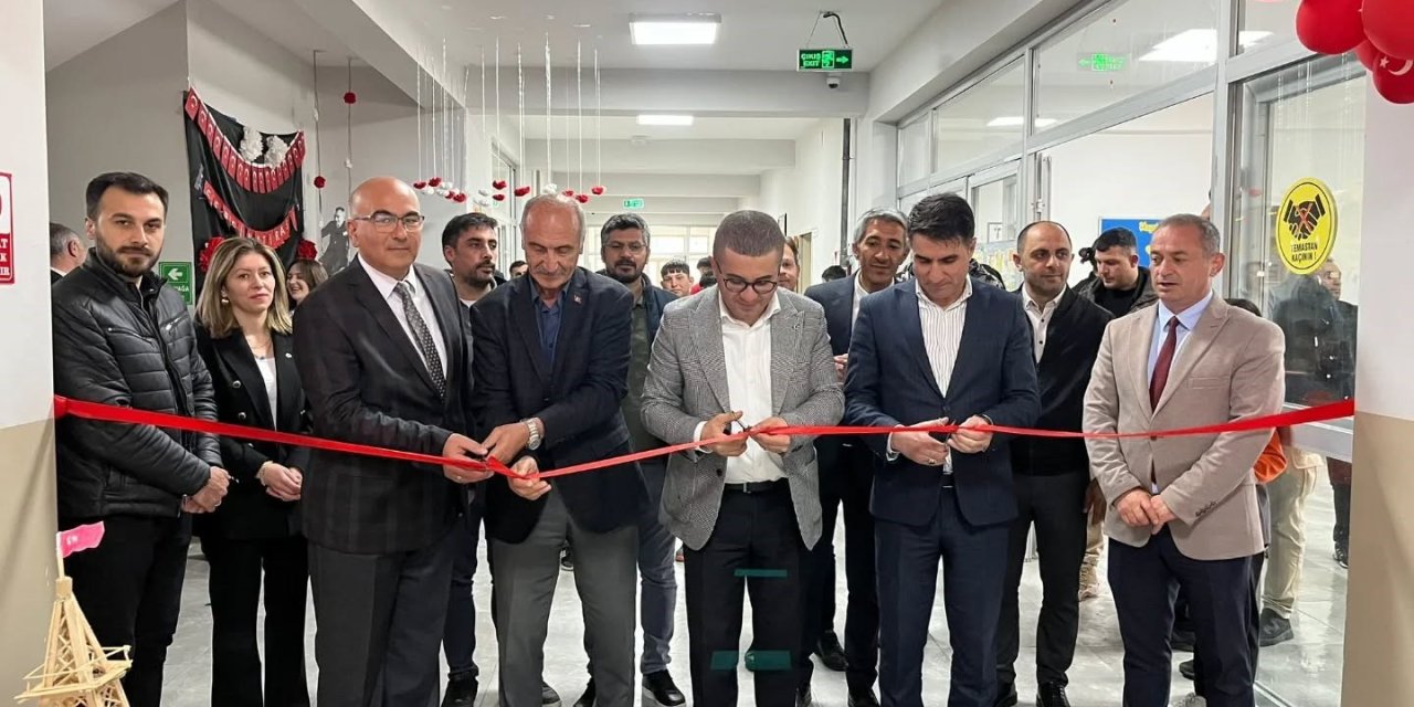 Kağızman’da yılsonu sergisine yoğun ilgi