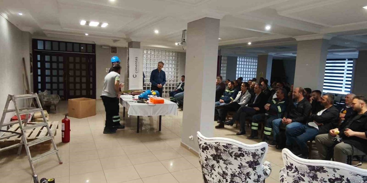 Kars’ta ‘Bana bir şey olmaz abi’ oyunu sahnelendi