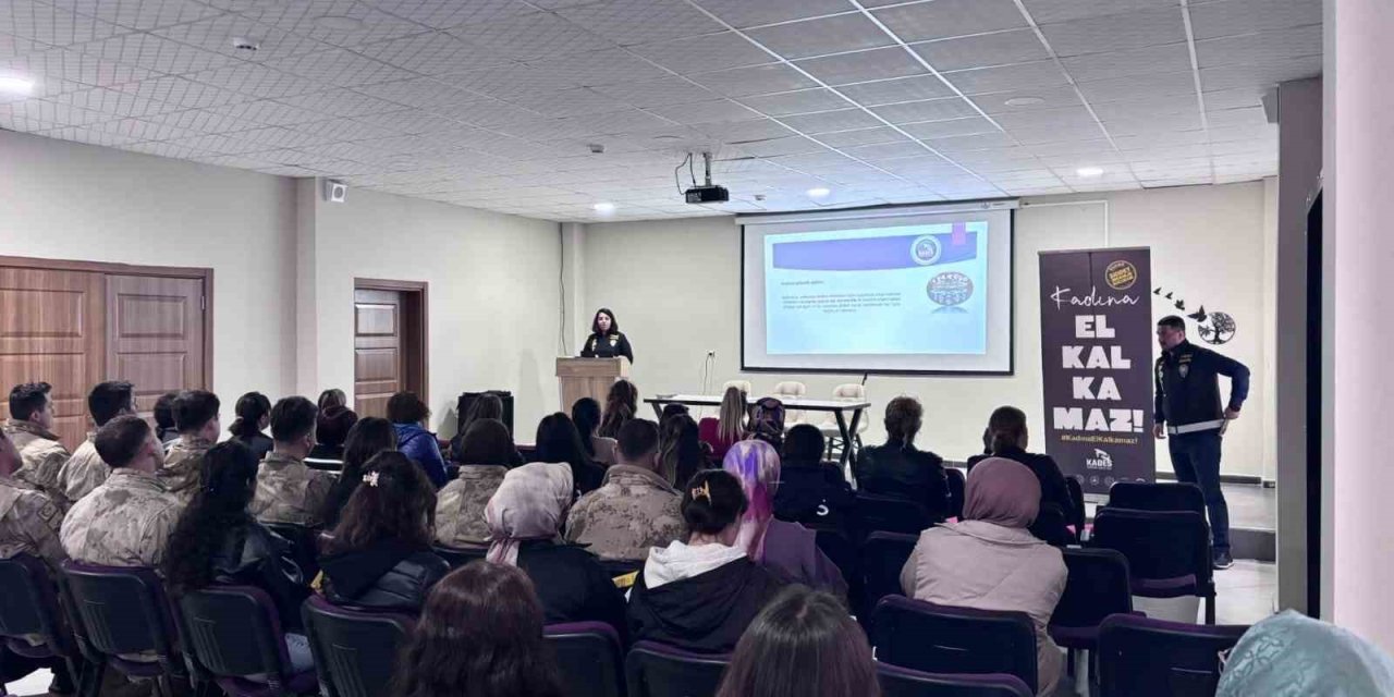 Pülümür’de ‘Aile İçi ve Kadına Karşı Şiddetle Mücadele’ semineri