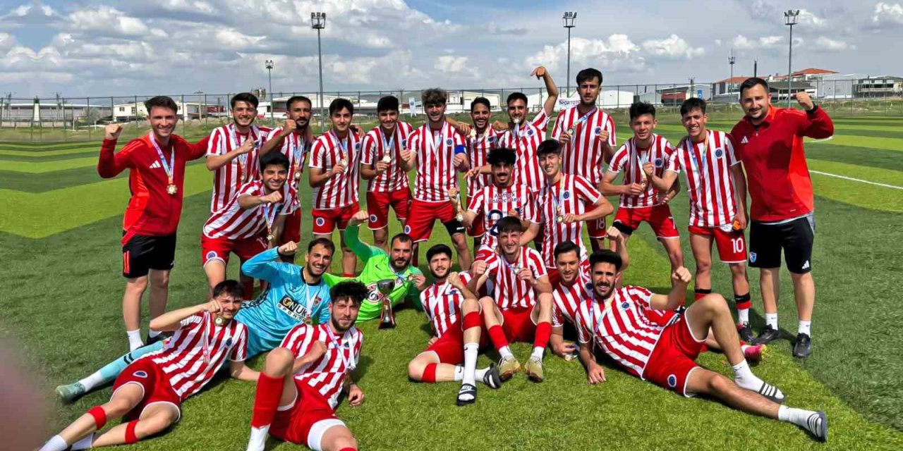 Atatürk Üniversitesi futbol takımı şampiyon olarak Süper Lig’e yükseldi