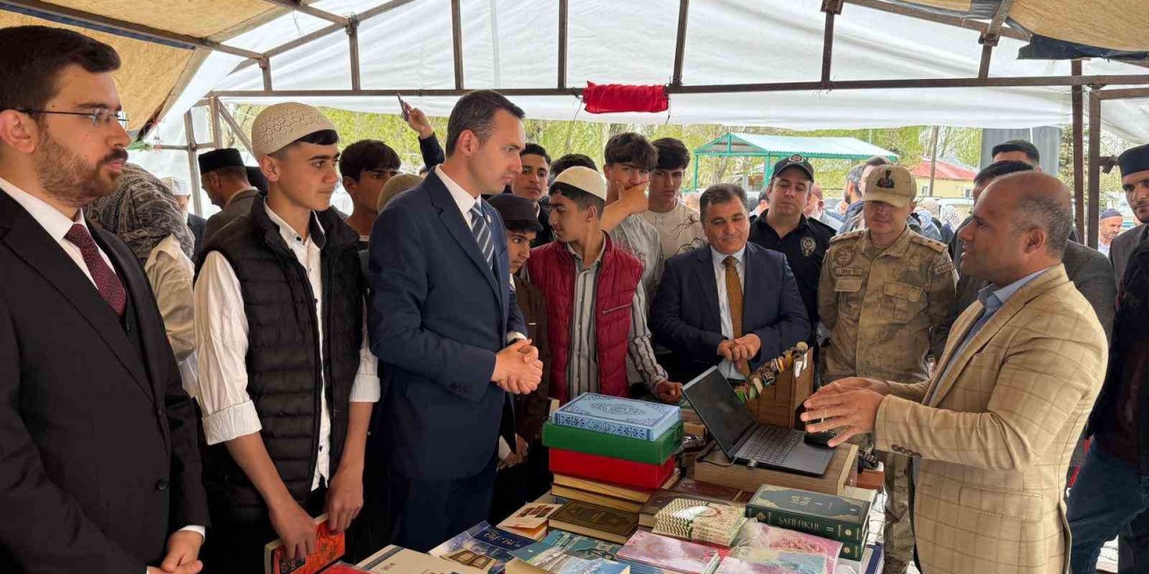 Çaldıran’da "Kitap Fuarı" açıldı