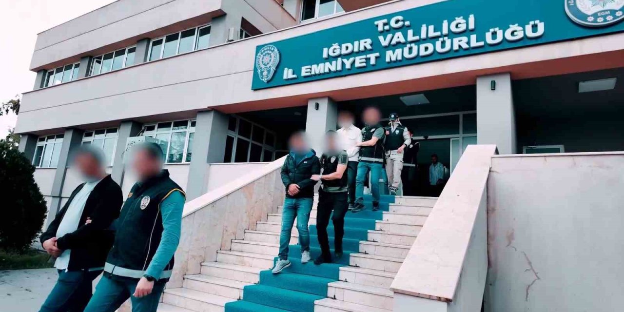 Iğdır ve Ağrı’da kaçak göçmenlere sahte belge düzenleyen şüphelilere operasyon: 2 tutuklama