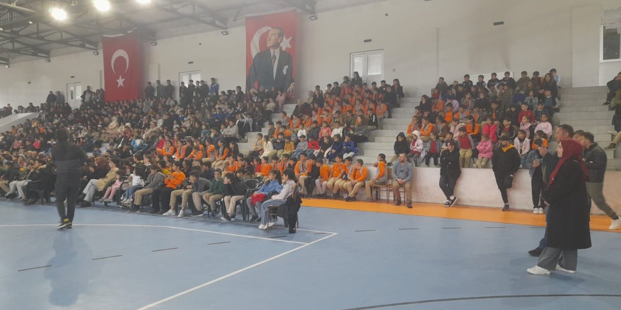 Vagon Sahne Akyaka’da çocuklarla buluştu