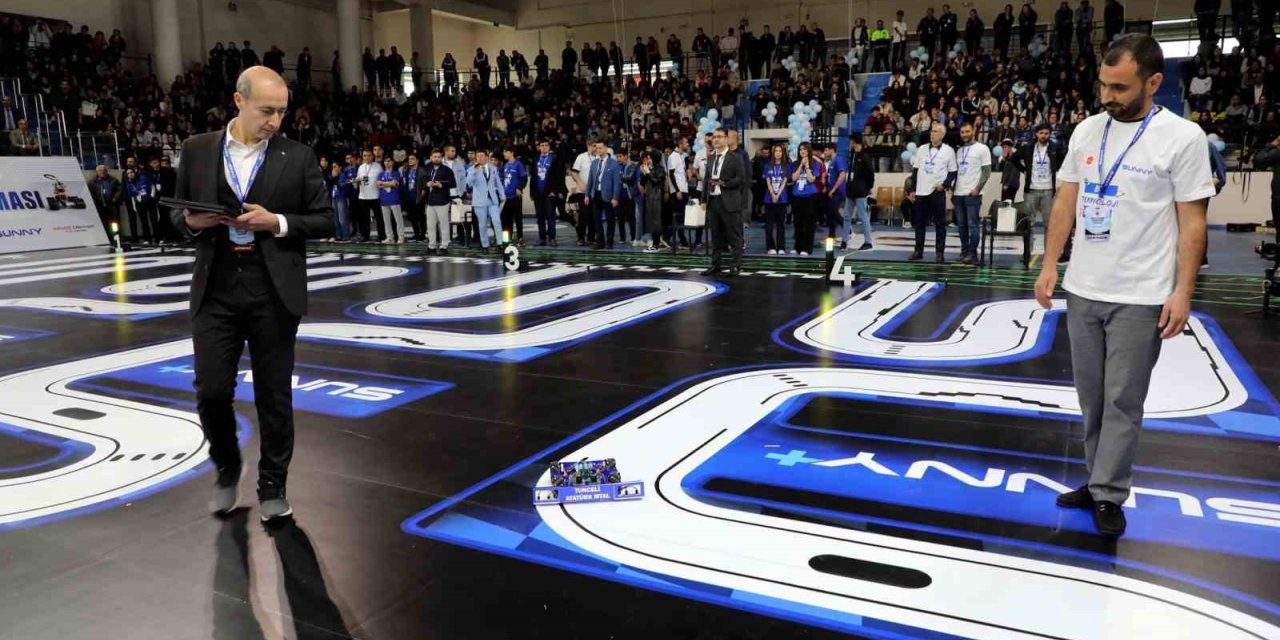 14 ilden gelen öğrenciler Ağrı’da teknoloji için yarıştı