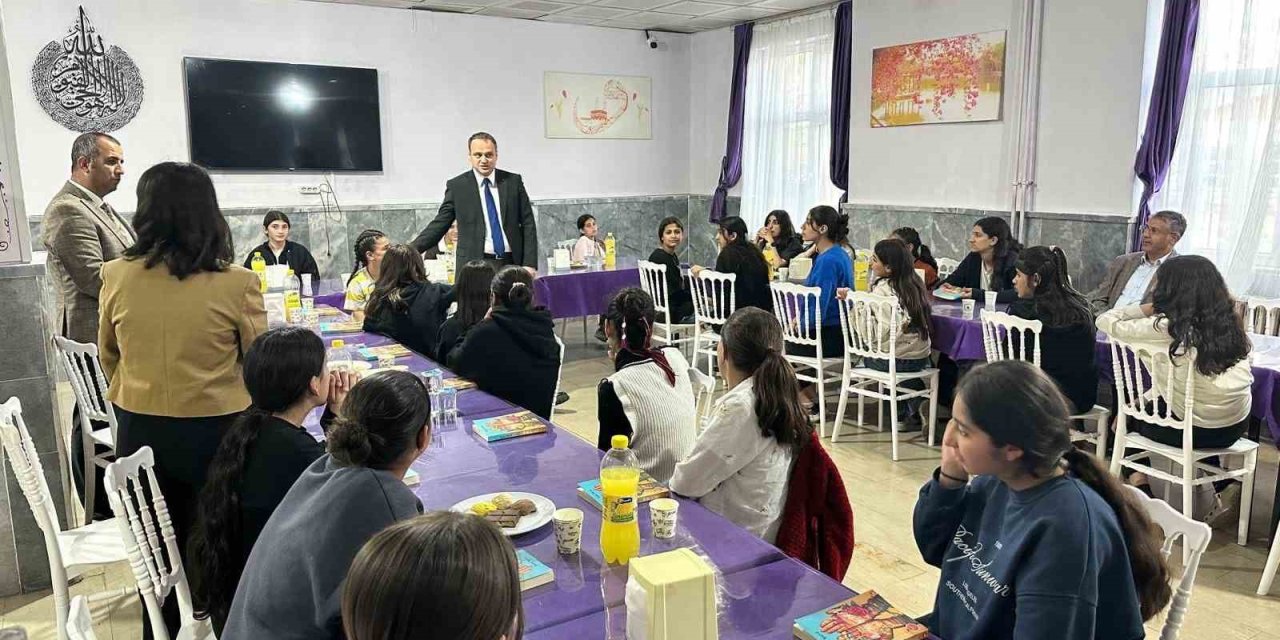 Kaymakam Koşansu’dan pansiyonda kalan öğrencilere ziyaret