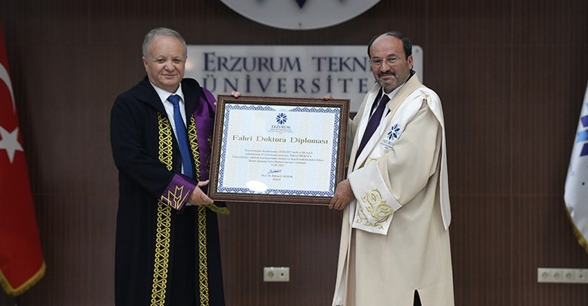 ETÜ’de 2024-2025 yılı akademik giysi ve ödül töreni gerçekleştirildi