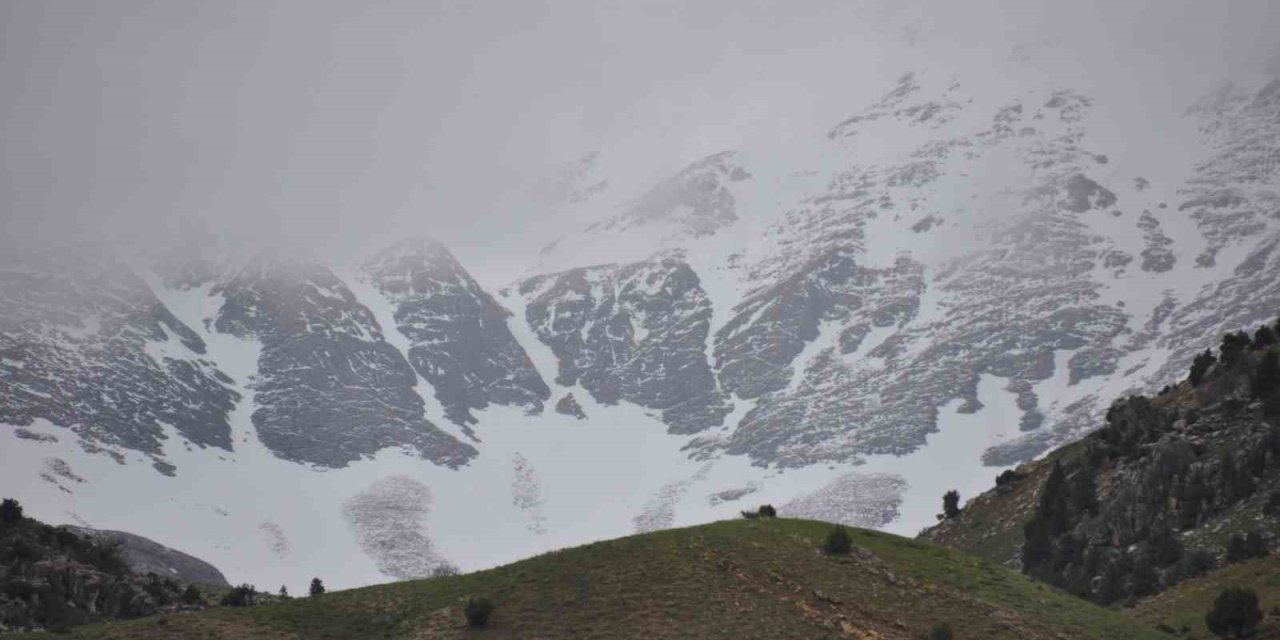 Tunceli’de yüksek kesimlere kar yağdı
