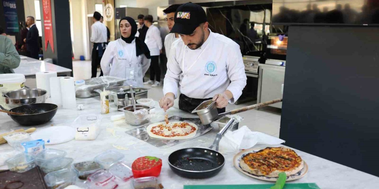 Gastronomi öğrencileri lezzet yarışında hünerlerini sergiledi