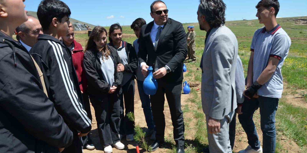 Tatvan’da fidanlar toprakla buluştu