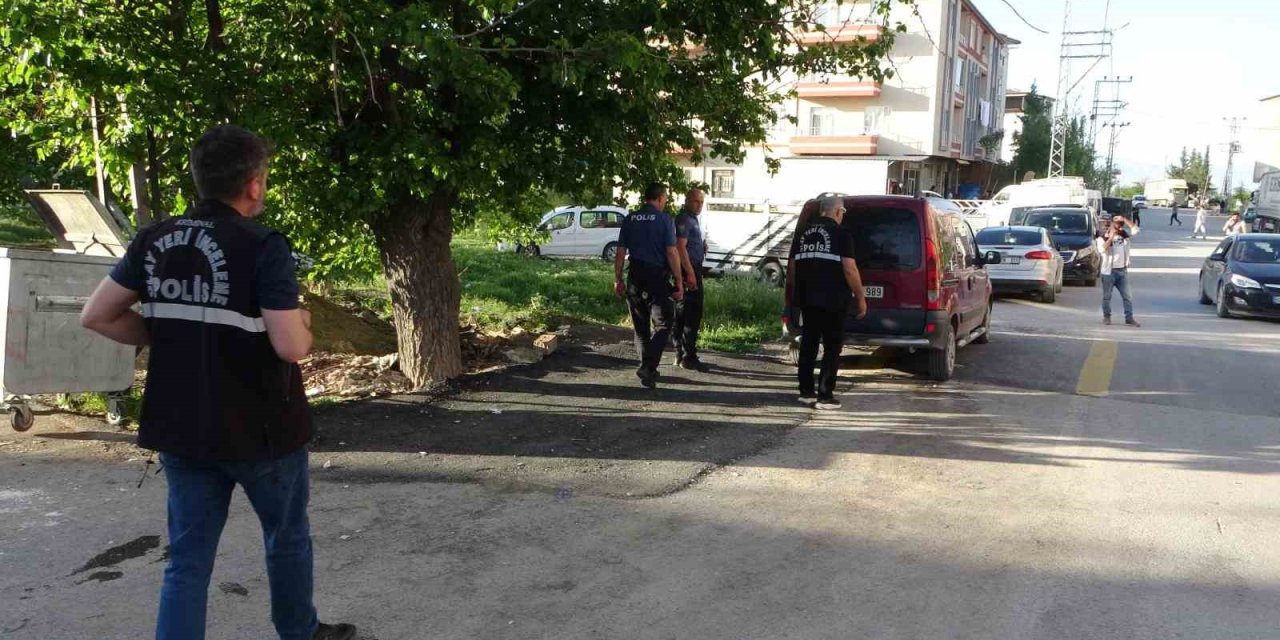 Hurdacıların alacak verecek kavgası kanlı bitti: 1 yaralı