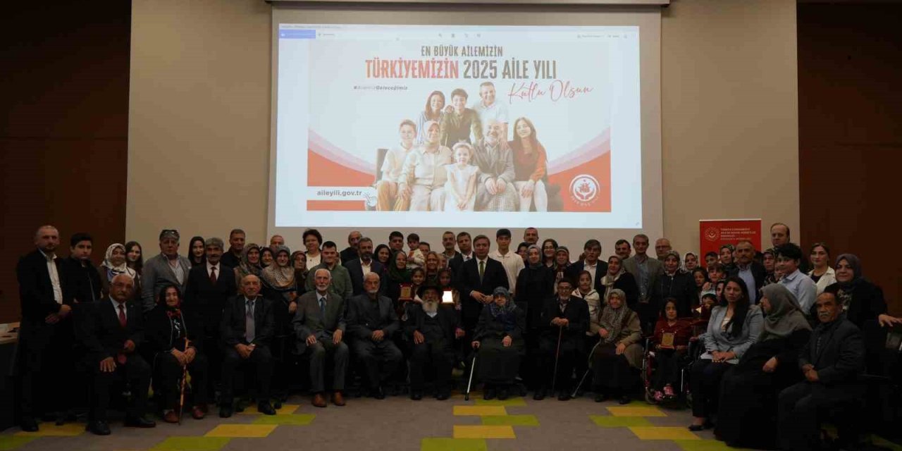 Her aile ayrı bir hikaye: 24 örnek aileye şilt takdim edildi