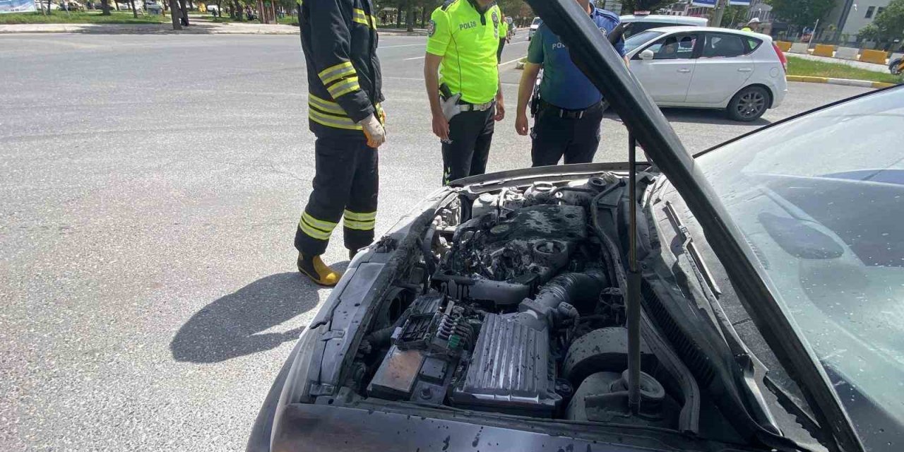 Erzincan’da araç yangını
