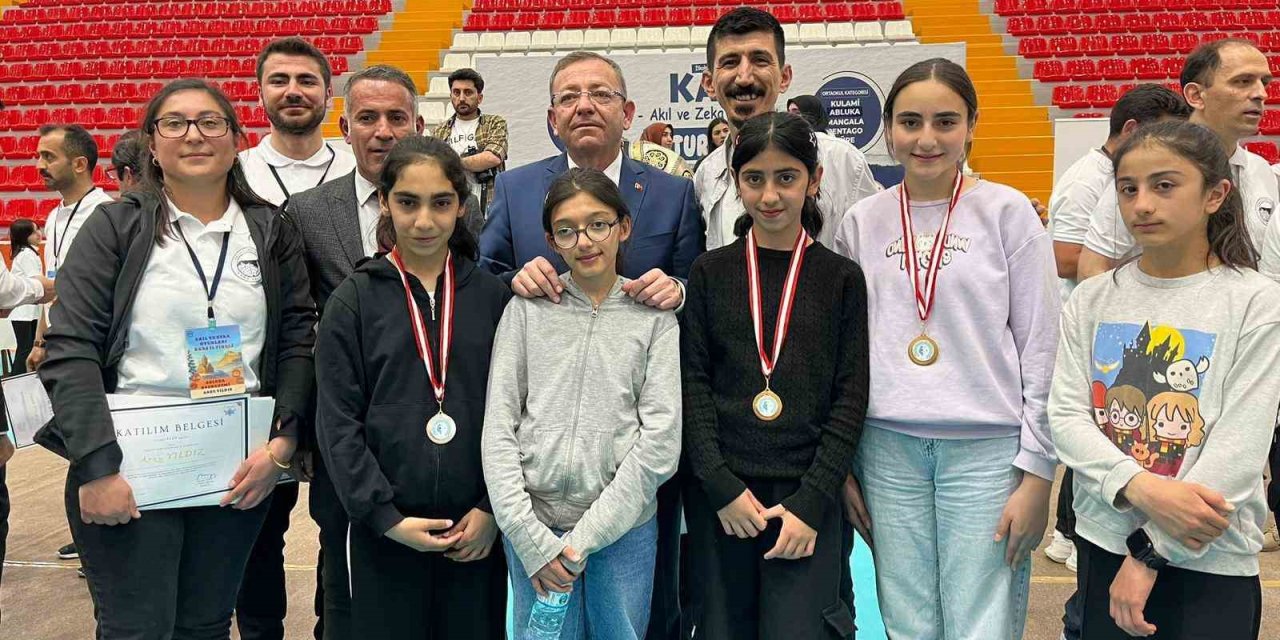 Akyakalı öğrenciler Akıl ve Zeka Oyunları’nda dereceye girdi