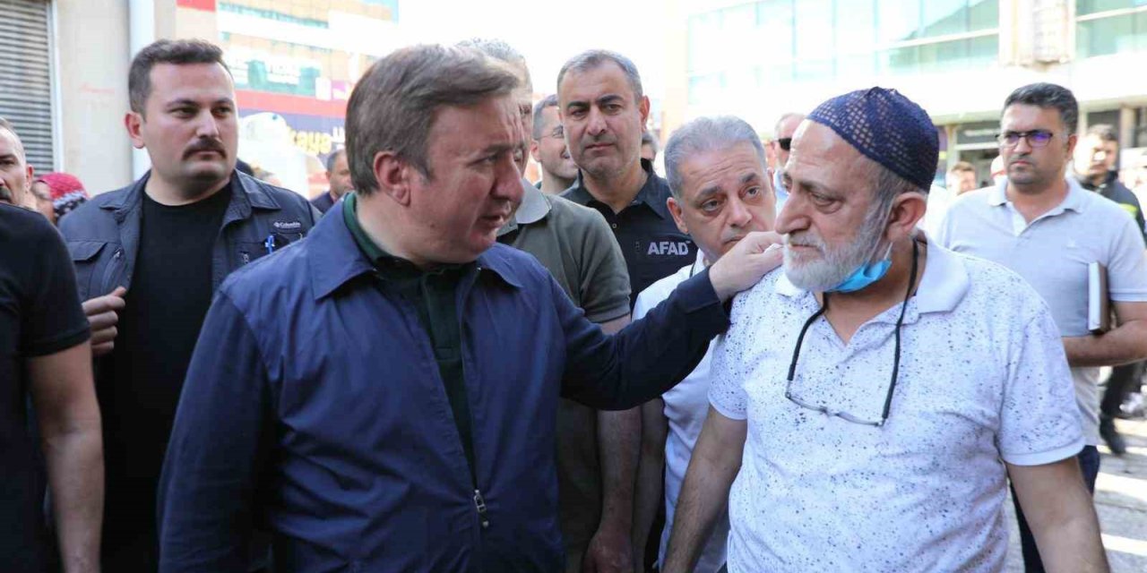 Vali Aydoğdu, Buğday Meydanı esnafına geçmiş olsun dileklerini iletti