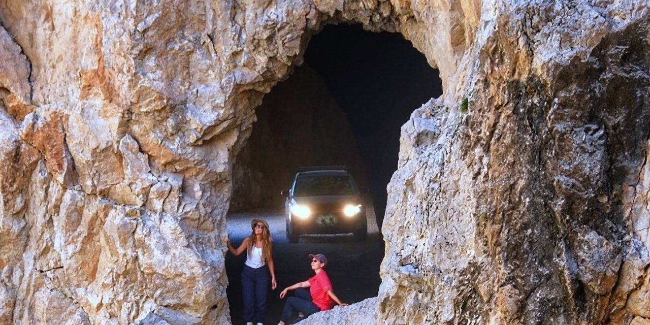 Taş Yolunda tır sıkıştı, yol geçici süreyle ulaşıma kapatıldı