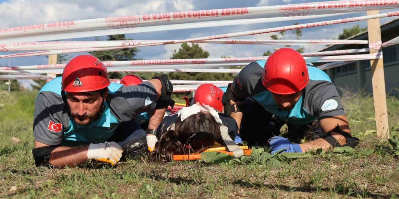 Elazığ’da zorlu UMKE eğitimi tamamlandı
