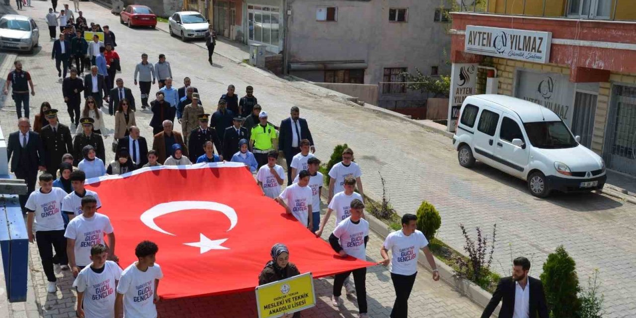 Tercan’da Gençlik Yürüyüşü düzenlendi