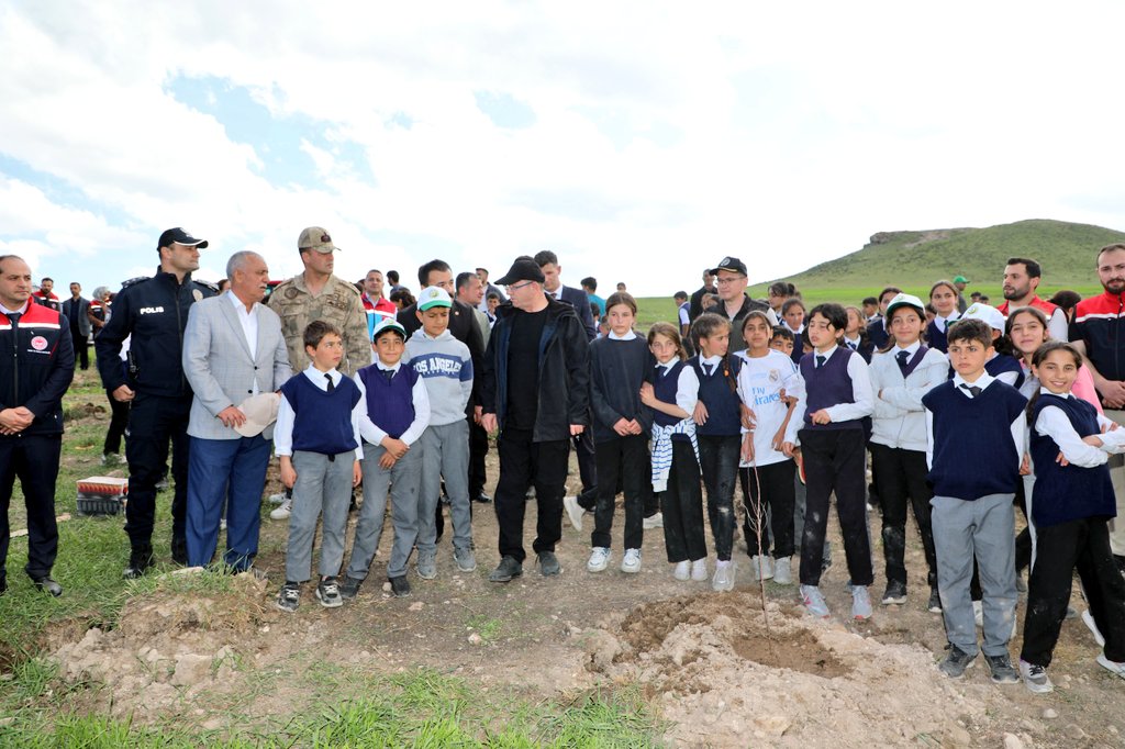Kars’ta 400 Meyve Fidanı Toprakla Buluştu