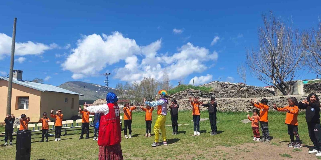 Kızılay Ağrı Şubesi, öğrencilere sağlıklı beslenme ve egzersiz bilinci kazandırıyor