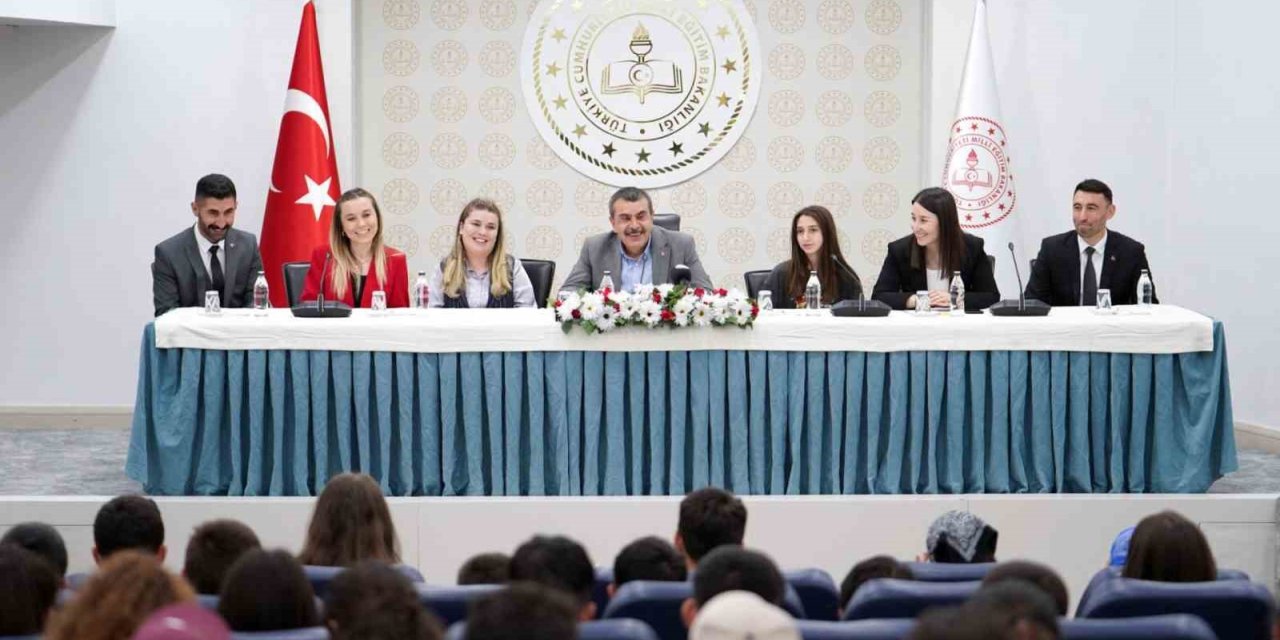 Uzundereli öğrencilerden Ankara çıkarması: Bakan Yusuf Tekin’e ziyaret