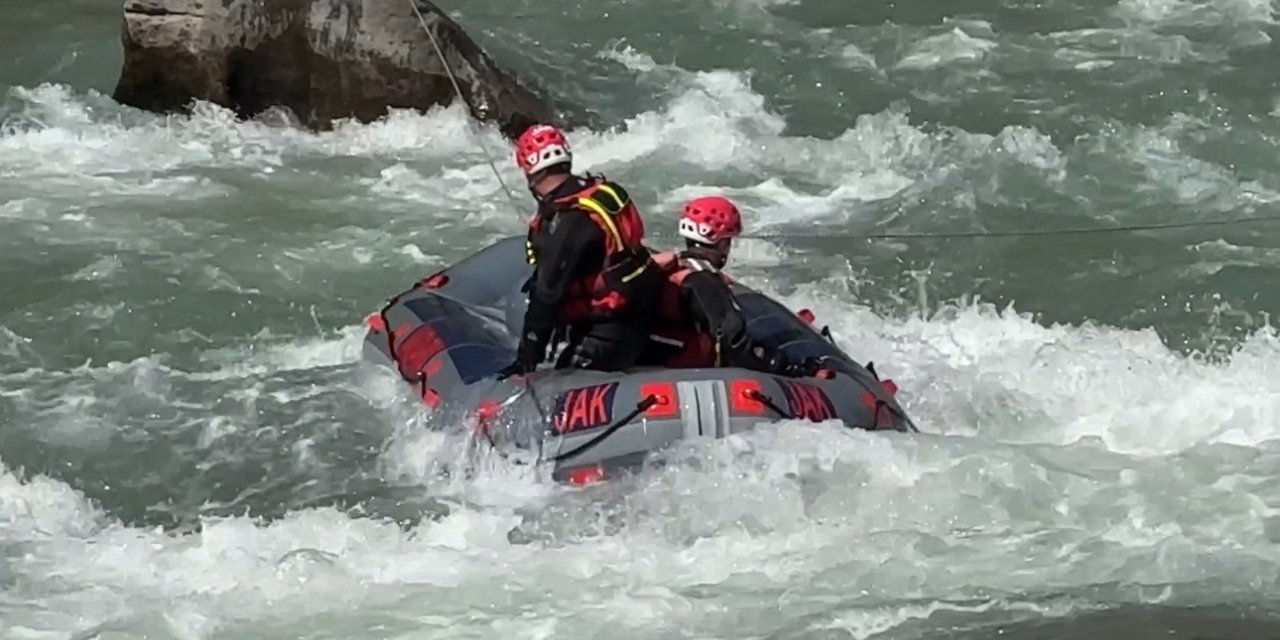 Yüksekova’da derede kaybolan İbrahim’i arama çalışmaları 12’nci gününde sürüyor