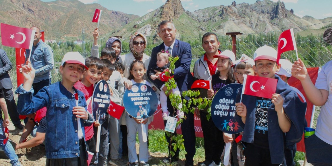 Tortum’da doğan her bebek için bir fidan