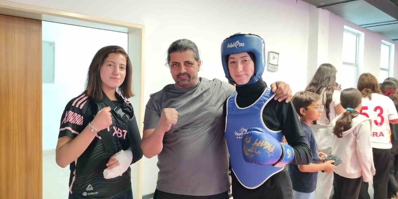 Elazığlı sporcular madalyaları topladı