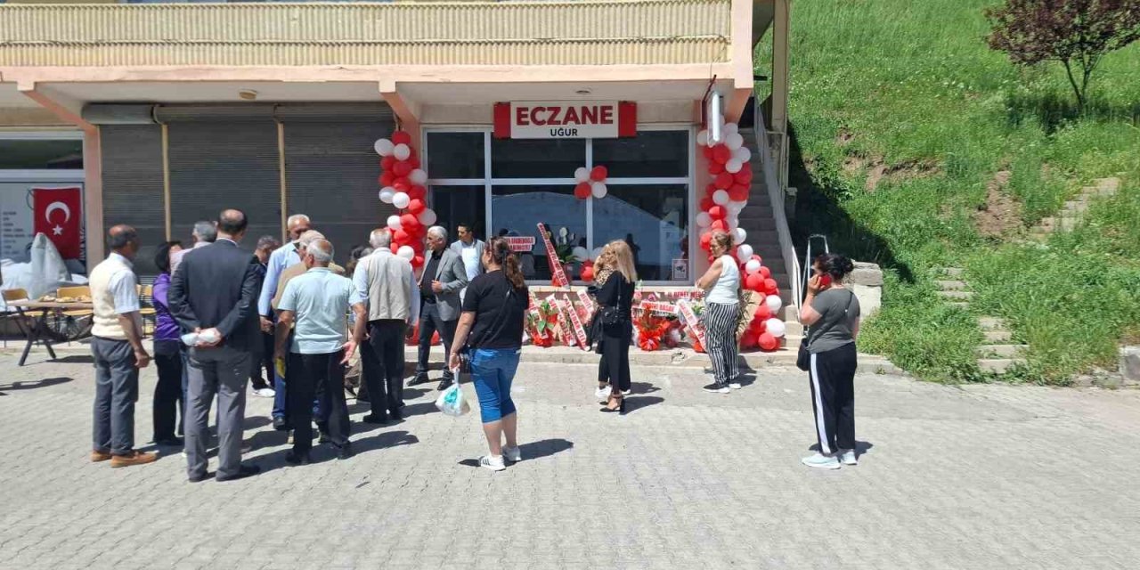 Pülümür’de 18 yıl aradan sonra eczane açıldı