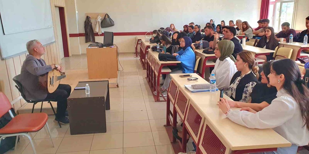 Atatürk Üniversitesi Turizm Fakültesi’nde Erzurum Türküleri ve Faruk Kaleli konuşuldu