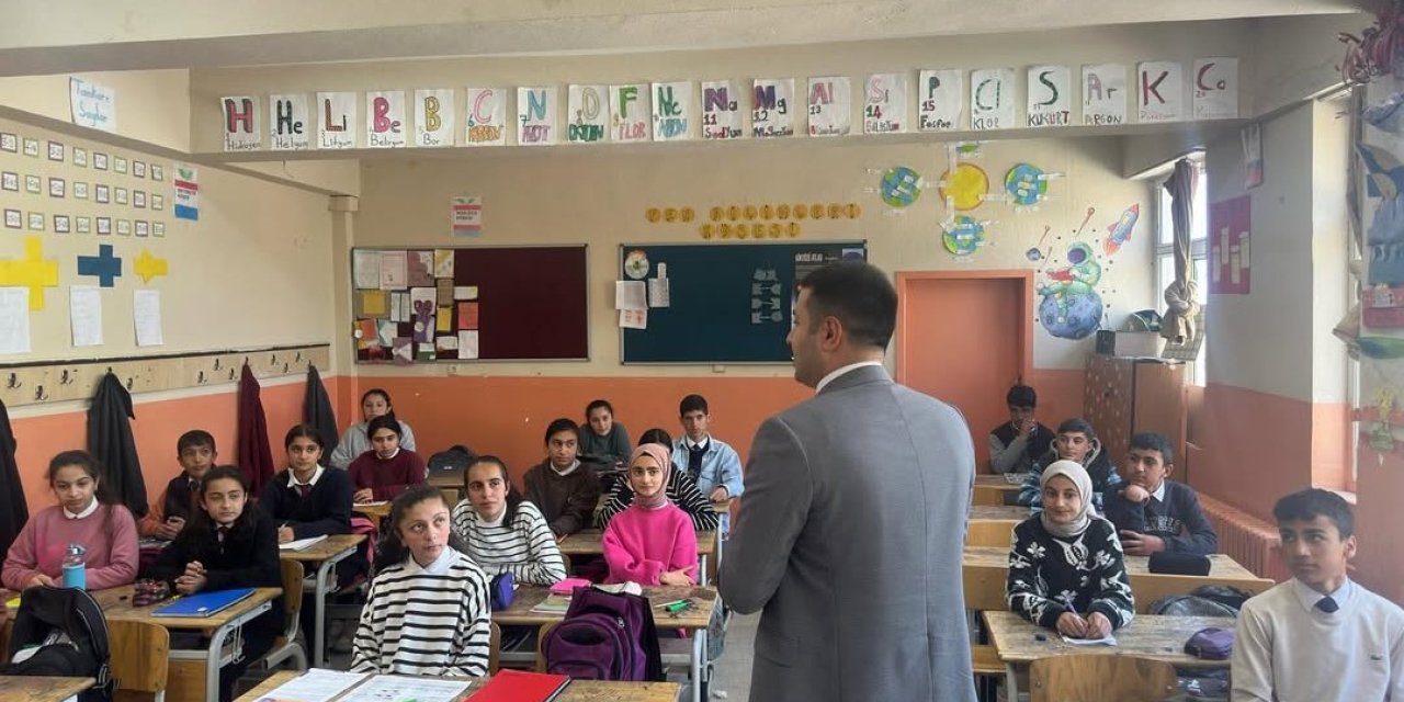 Diyadin’de eğitime kitap  desteği