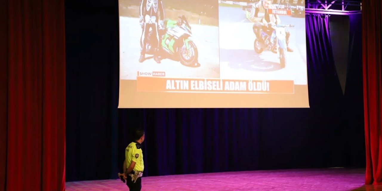 Üniversite öğrencilerine trafik güvenliği eğitimi