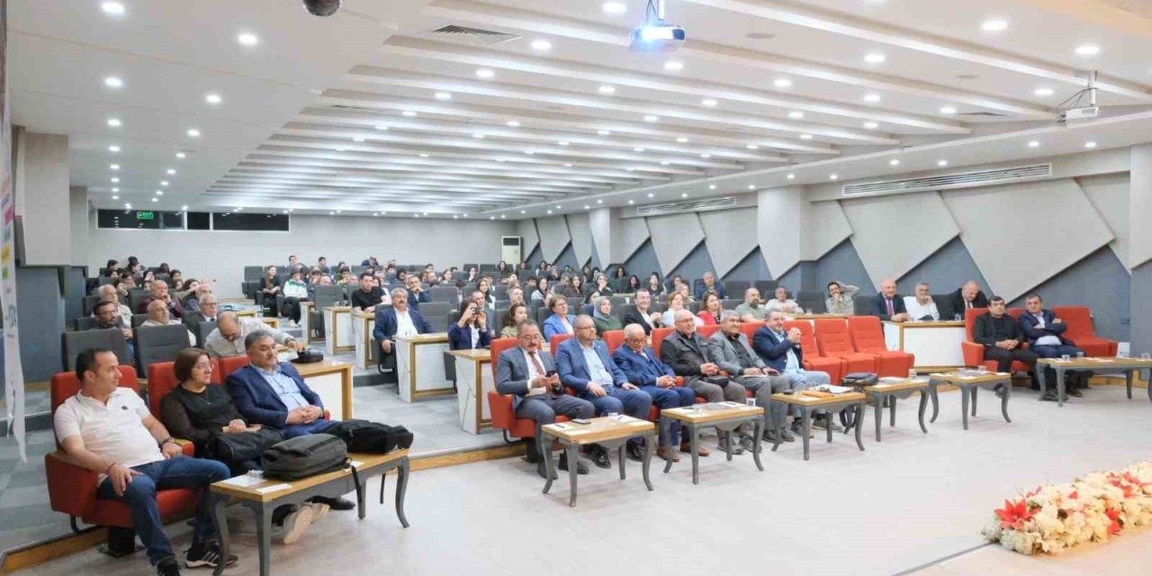 Van Atatürk Lisesi mezunları geçmişle geleceği buluşturdu