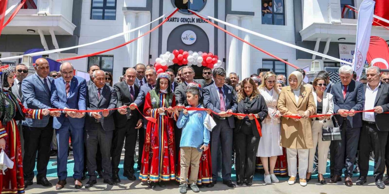 Van’da 4 gençlik merkezinin açılışı yapıldı