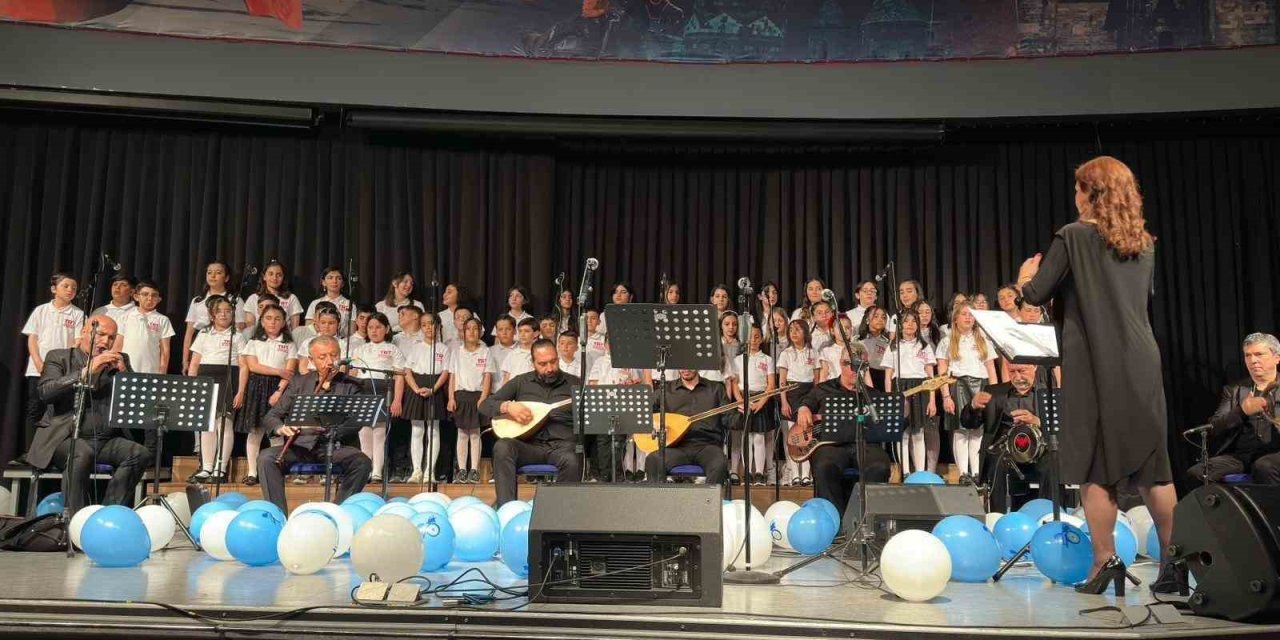 Çocuk korosundan muhteşem konser